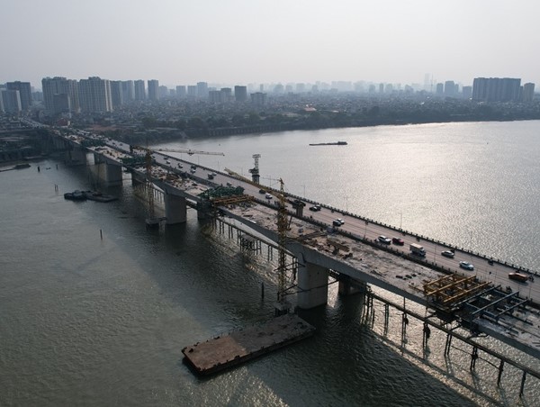 Cầu Vĩnh Tuy thi công xuyên lễ chạy đua tiến độ 