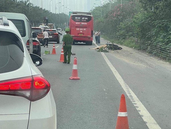 Cô gái trẻ tử vong trên Đại lộ Thăng Long
