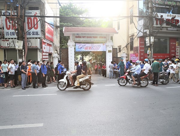 Hà Nội: Giao thông thuận lợi ngày đầu kỳ thi vào 10