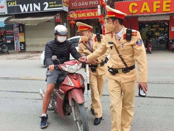 Gần 800 trường hợp vi phạm an toàn giao thông bị xử phạt