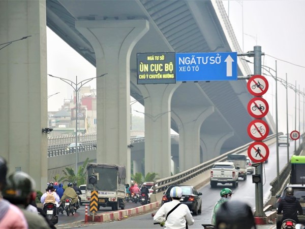 Sở GTVT Hà Nội đề xuất nhân rộng mô hình biển báo thông minh