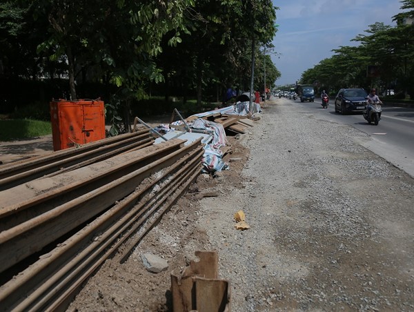Thi công dự án kiểu “bẫy” người dân trên đường Lê Trọng Tấn