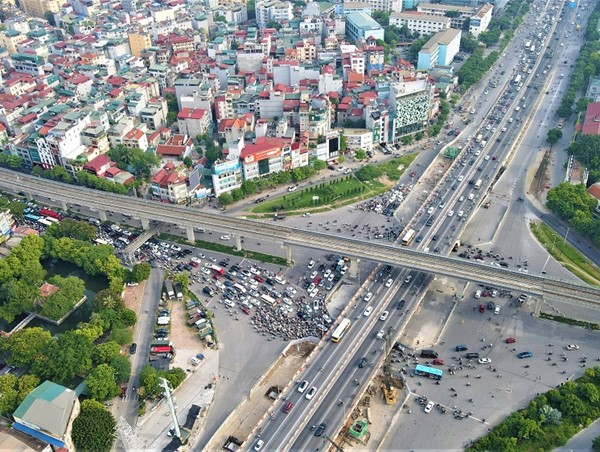 Hà Nội: Nút giao Mai Dịch giảm nhiệt ùn tắc