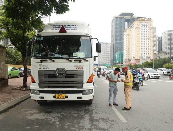 Công an Hà Nội xử lý 303 trường hợp vi phạm Luật Giao thông đường bộ