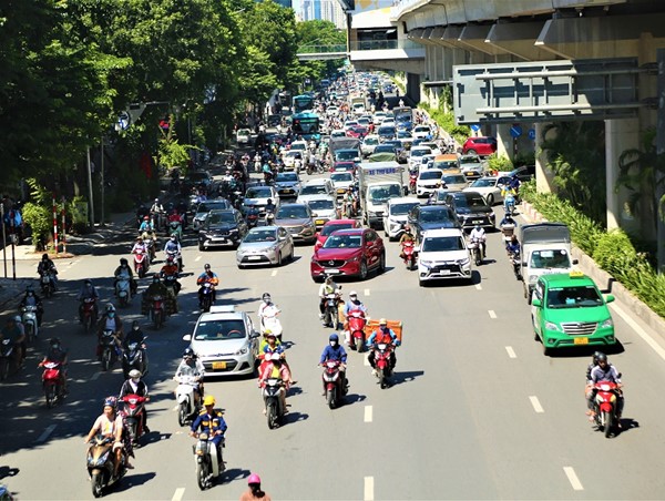 Điều chỉnh dải phân cách trên đường Nguyễn Trãi