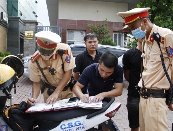 Hà Nội: Xử lý 691 trường hợp vi phạm Luật Giao thông đường bộ