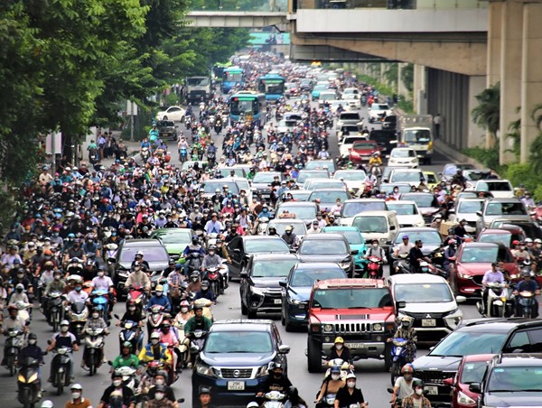 Đường phố Hà Nội lại đông “nghẹt thở” sau kỳ nghỉ lễ