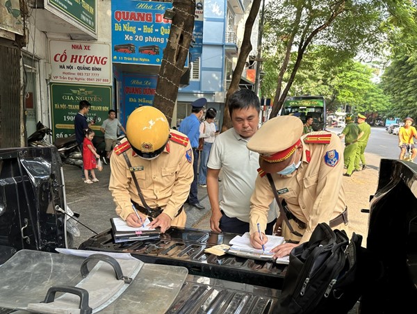 Tạm giữ 90 phương tiện vi phạm Luật Giao thông đường bộ