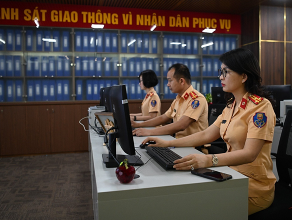 Đã có 7 trường hợp làm thủ tục nhận biển số xe sau đấu giá