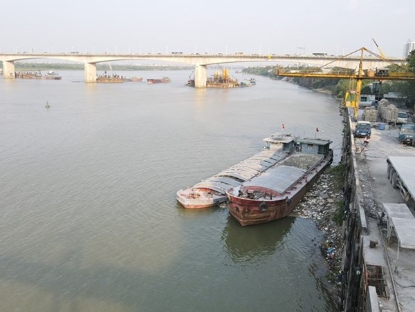 Hạn chế phương tiện thủy trên sông Hồng phục vụ diễn tập