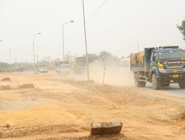 Thi công QL21B, “bỏ quên” các quy định đảm bảo ATGT