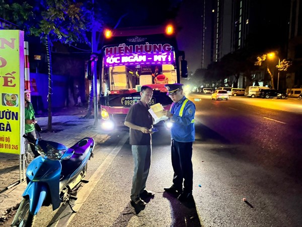 Chia ca xử lý xe khách quanh bến xe Nước Ngầm