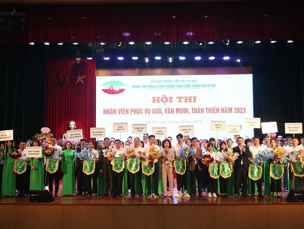 Xây dựng phong cách người nhân viên phục vụ xe buýt văn minh, thân thiện