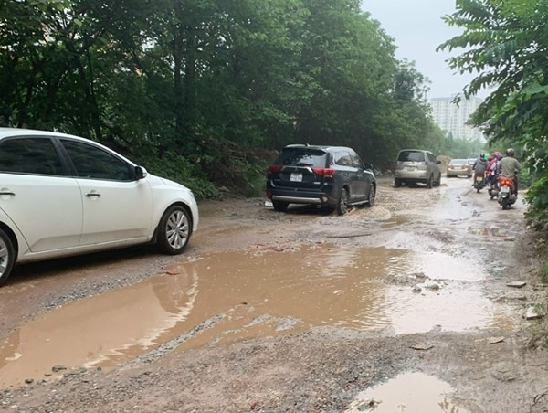 Cấm phương tiện để thi công con đường “đau khổ” Nguyễn Cảnh Dị kéo dài