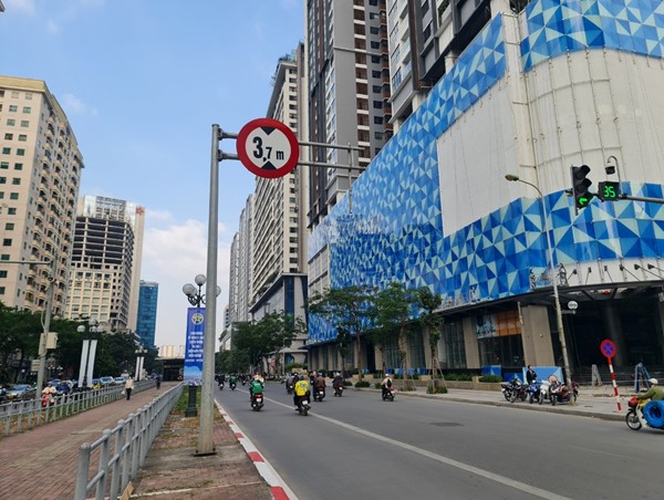Vì sao tháo biển báo làn đường BRT?