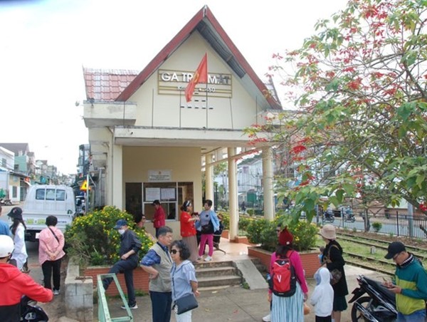 Đường sắt tăng tàu du lịch Đà Lạt - Trại Mát dịp Tết