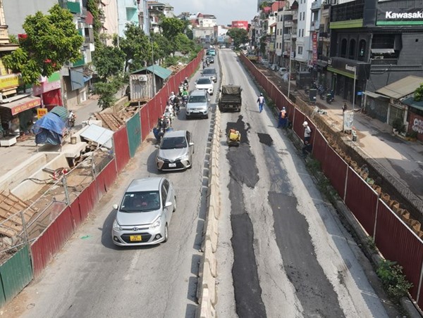 Hà Nội: Cấm toàn bộ các phương tiện lưu thông qua cửa khẩu ngõ 124, 236 Âu Cơ