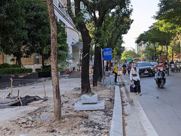 Đề nghị Công an thành phố xử phạt các đơn vị đào đường, vỉa hè dịp Tết