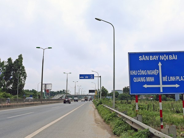 Tổ chức giao thông phục vụ lắp đặt cầu đi bộ trên đường Võ Văn Kiệt