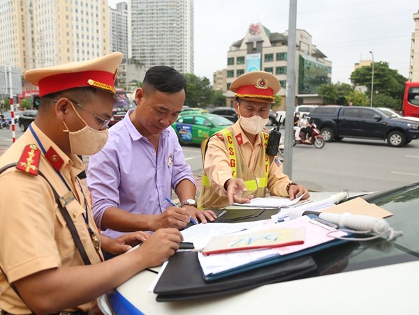 Phát hiện, xử lý 919 trường hợp vi phạm Luật Giao thông đường bộ