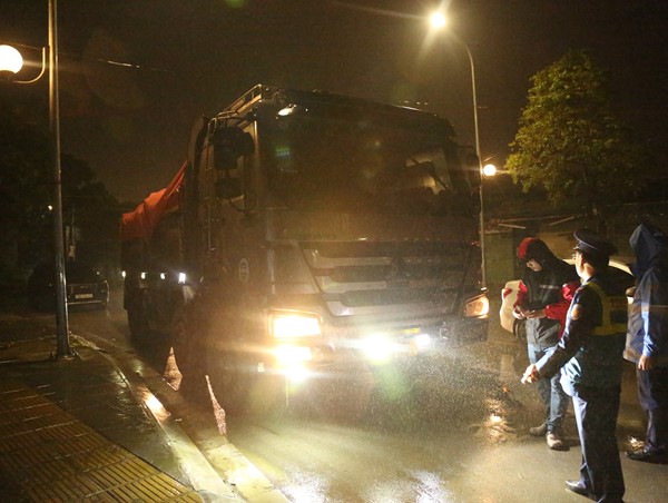 Thanh tra GTVT quận Nam Từ Liêm xử phạt xe quá tải 60 triệu đồng