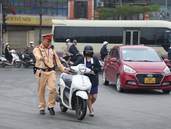 Công an Hà Nội phạt 604 trường hợp vi phạm Luật Giao thông đường bộ trong ngày 17/3