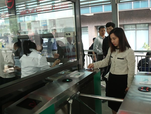 Hà Nội áp dụng thẻ, vé điện tử cho 10 tuyến xe buýt