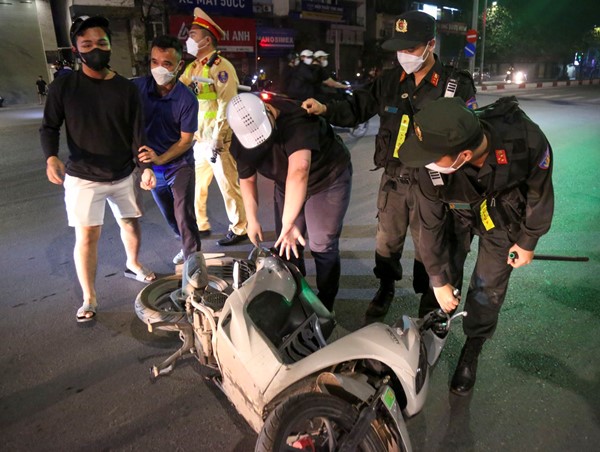 Công an Hà Nội tạm giữ 91 đối tượng lạng lách đánh võng