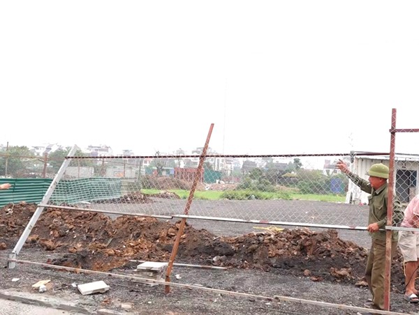 Đào hào ngăn chặn tình trạng trông giữ xe trái phép