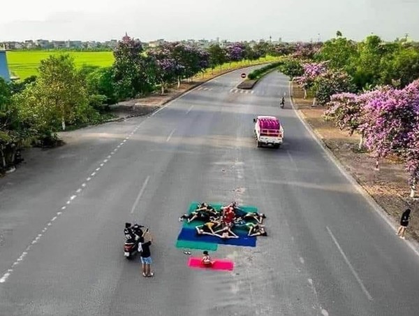 Cái kết cho nhóm người tập yoga dưới lòng đường, gây cản trở giao thông