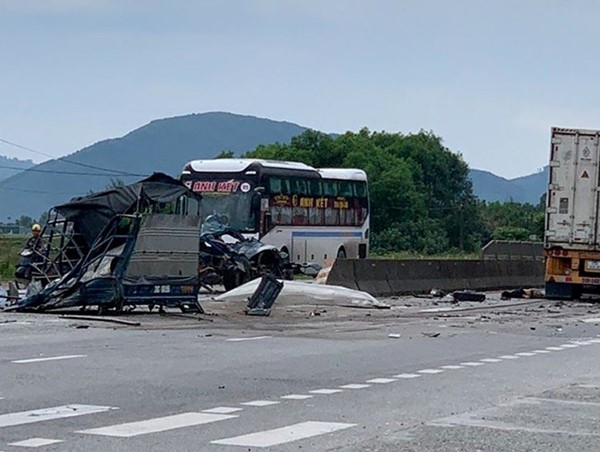 Tai nạn liên hoàn khiến 3 người tử vong tại chỗ