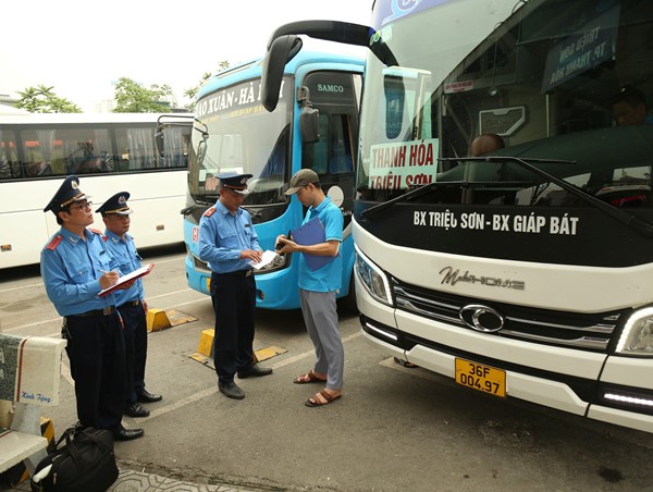 Hà Nội thu hồi 85 giấy phép kinh doanh vận tải bằng xe ô tô