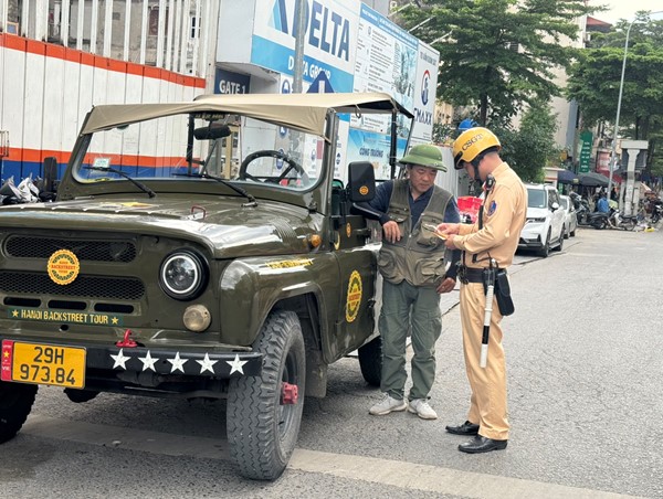 Xử lý nghiêm xe u-oát chở khách trên địa bàn Thủ đô