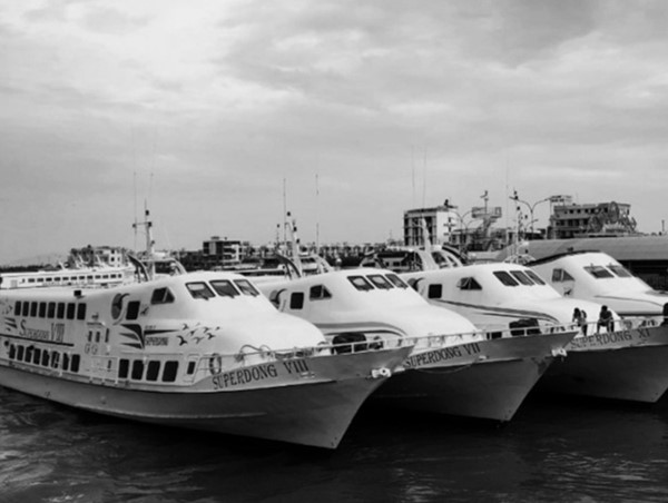 Tàu cao tốc ngừng hoạt động hàng ngàn du khách "mắc kẹt" trên đảo Phú Quốc