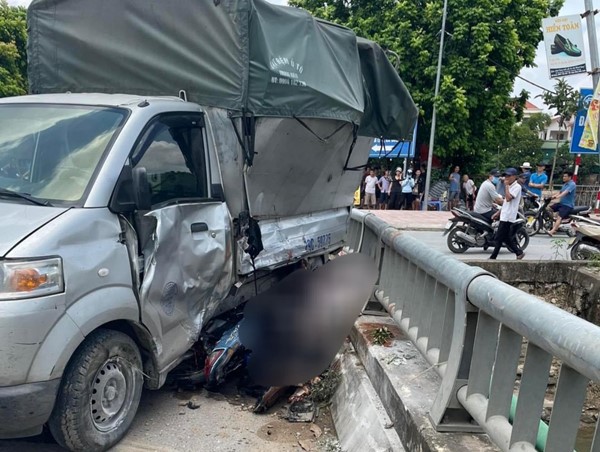 Hà Nội: Tai nạn thương tâm khiến 4 người tử vong