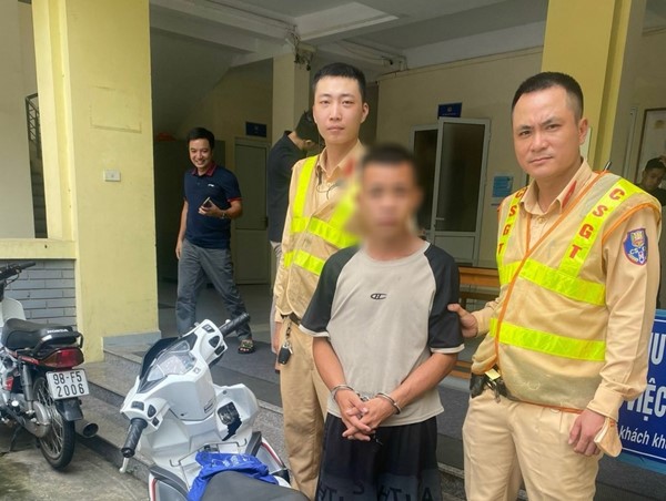 Trộm cắp xe máy ở Tuyên Quang mang xuống Hà Nội tiêu thụ bị CSGT bắt giữ