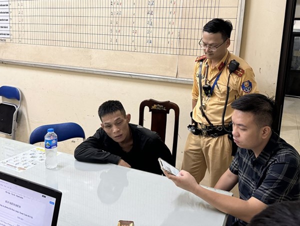 Cảnh sát giao thông Hà Nội tóm gọn đối tượng nhiễm HIV trộm cắp xe máy