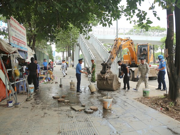 Thanh tra GTVT quận Nam Từ Liêm: lập lại kỷ cương, trật tự nhiều tuyến đường