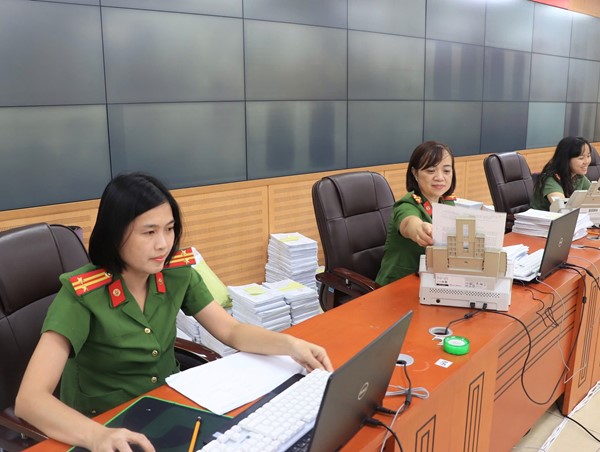 Công an TP Hà Nội nỗ lực hoàn thành mục tiêu số hóa hồ sơ trong năm 2025
