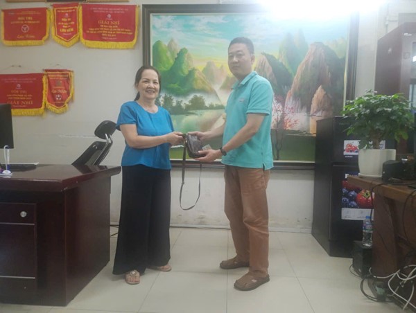 Hành khách nhận lại số tiền lớn để quên trên xe buýt