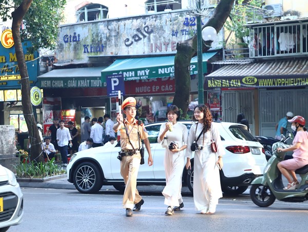 Tổ chức giao thông phục vụ “Ngày hội Văn hóa vì hòa bình”