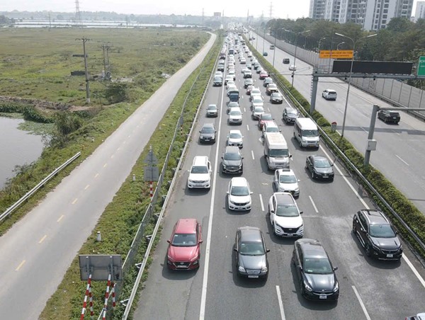 Chính phủ ban hành quy định về phí đường bộ