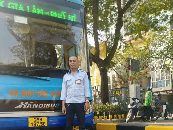 Nhân viên xe buýt khống chế kẻ móc túi