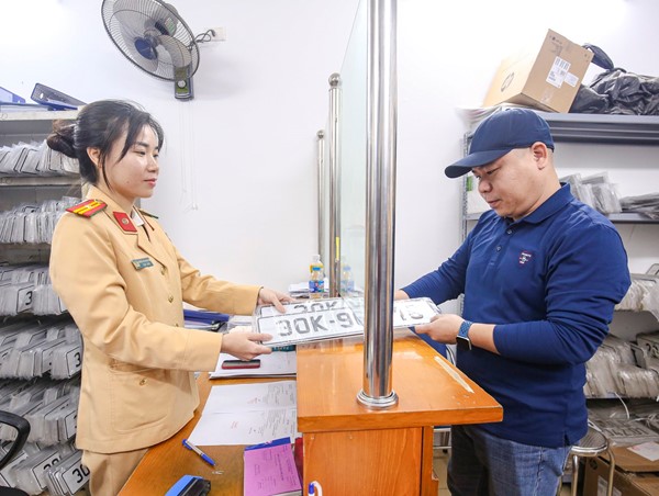 Từ 2025, chuyển hộ khẩu đến tỉnh khác không phải đổi đăng ký xe