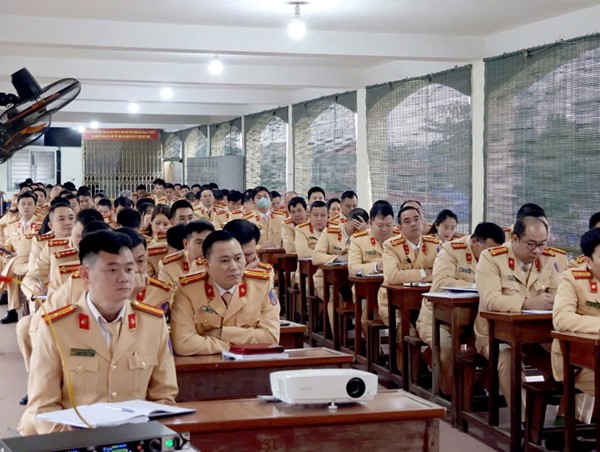 Công an Hà Nội tập huấn nghiệp vụ cấp giấy phép lái xe