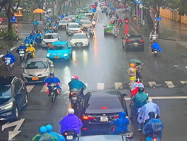 Cảnh sát giao thông Hà Nội giám sát, xử lý vi phạm bằng “mắt thần”