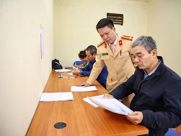 Công an Hà Nội công bố 17 điểm đăng ký, cấp biển số xe ô tô, mô tô