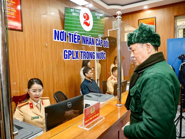 Đang đổi bằng lái vẫn có thể điều khiển phương tiện tham gia giao thông