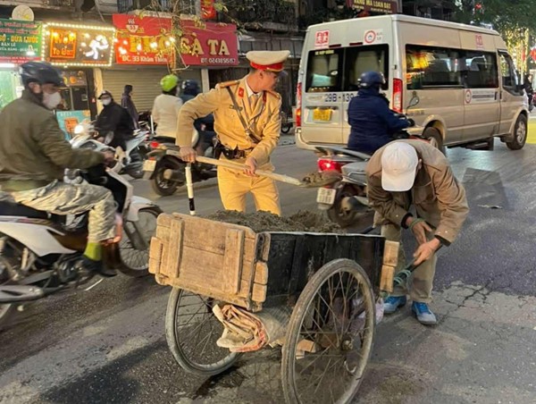 Khắc phục sự cố dầu máy chảy ra đường 