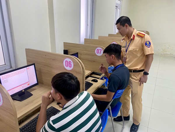 Hà Nội CSGT tổ chức kỳ thi sát hạch lái xe đầu tiên